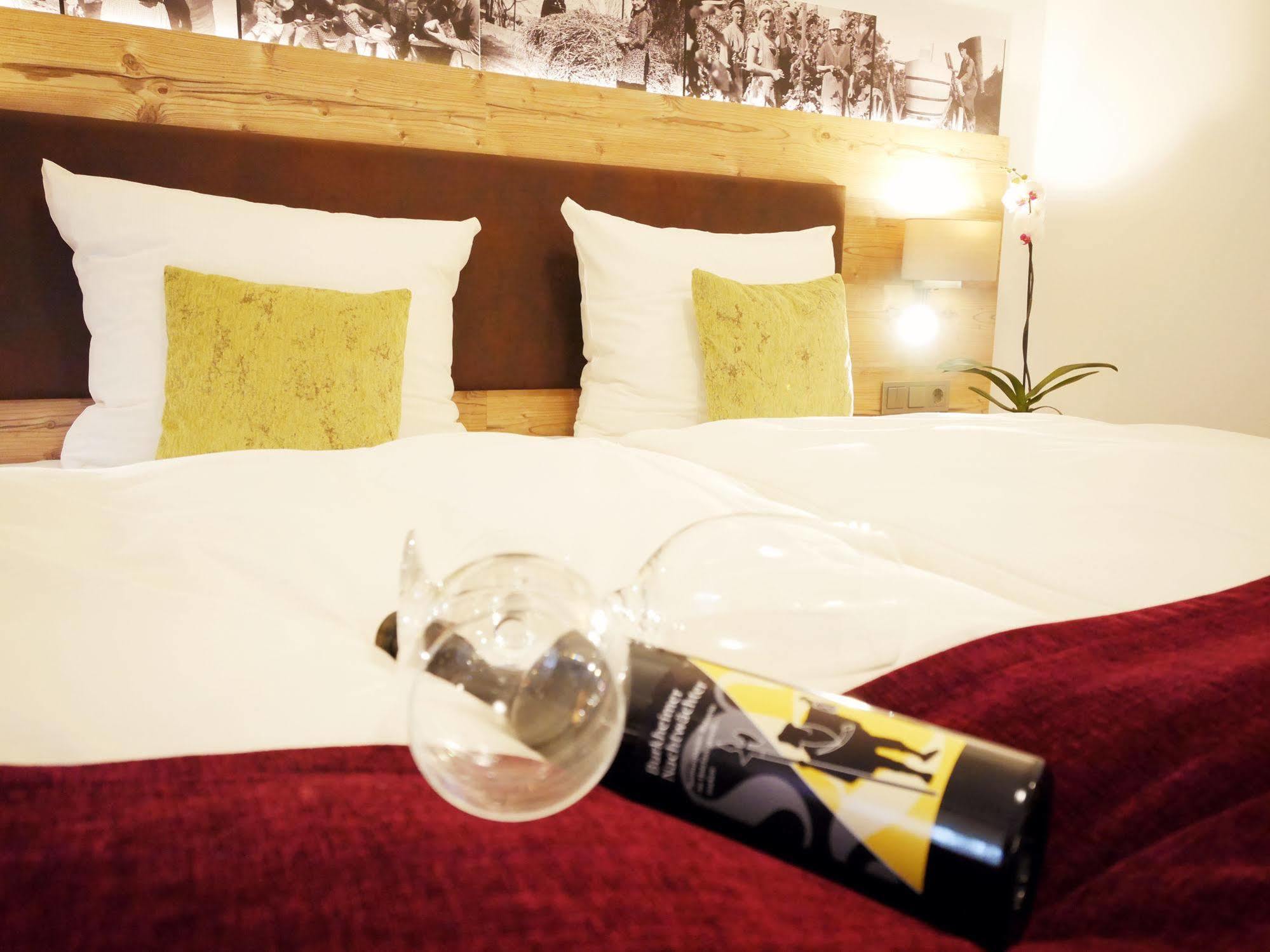 Kreuz-Post Hotel-Restaurant-Spa Vogtsburg Eksteriør bilde